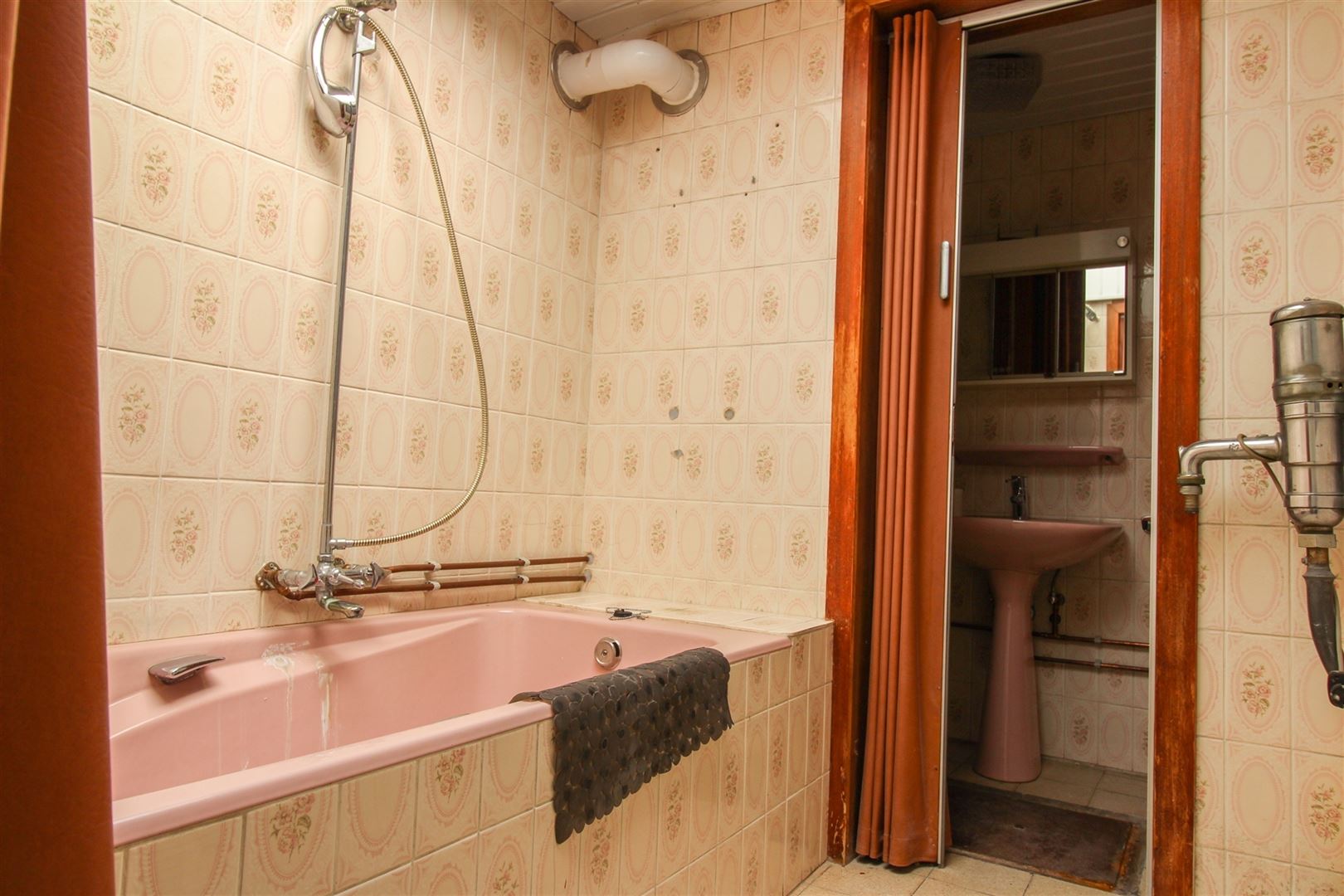 6A849D51-4E8D-47AB-98AC-387276E6168C