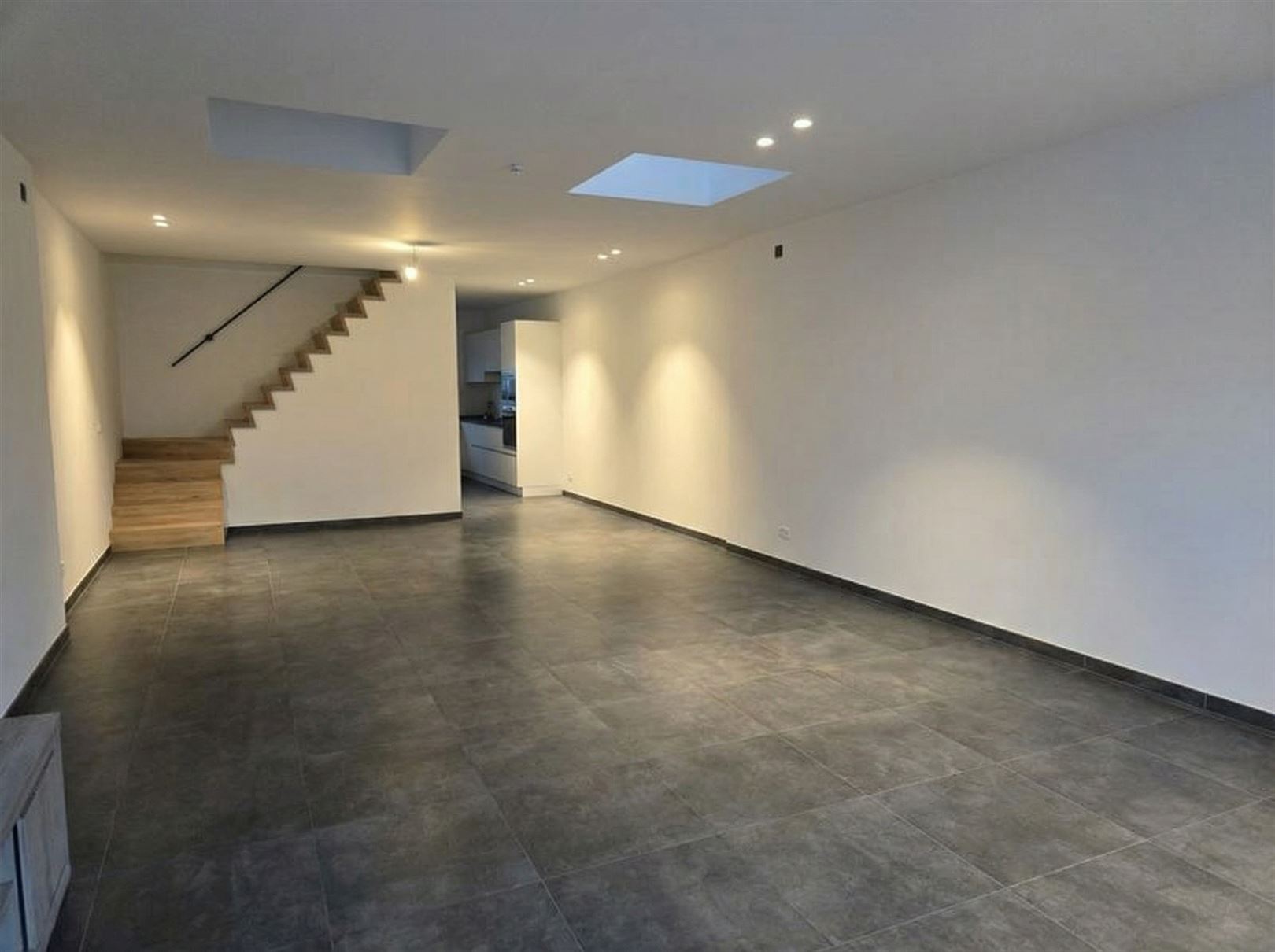 ruime-woonkamer-met-eetgedeelte