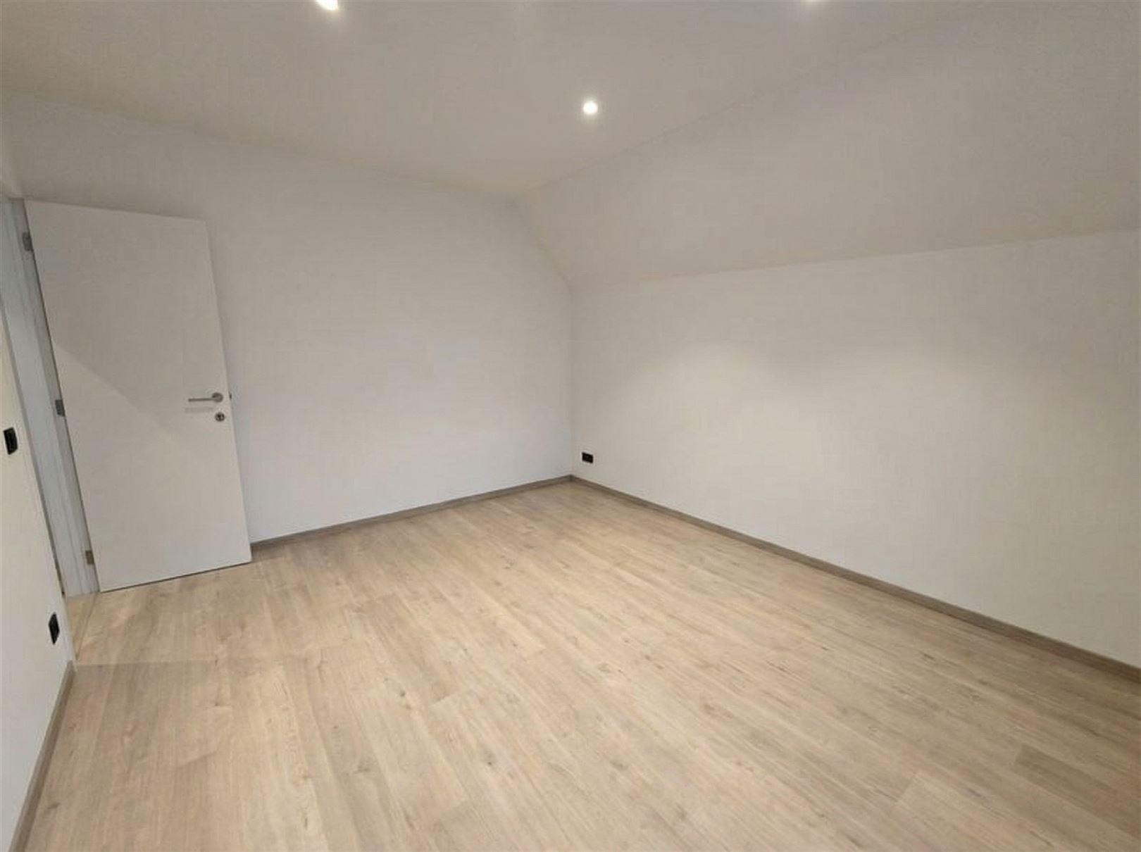 slaapkamer-interieur-met-opbergkasten