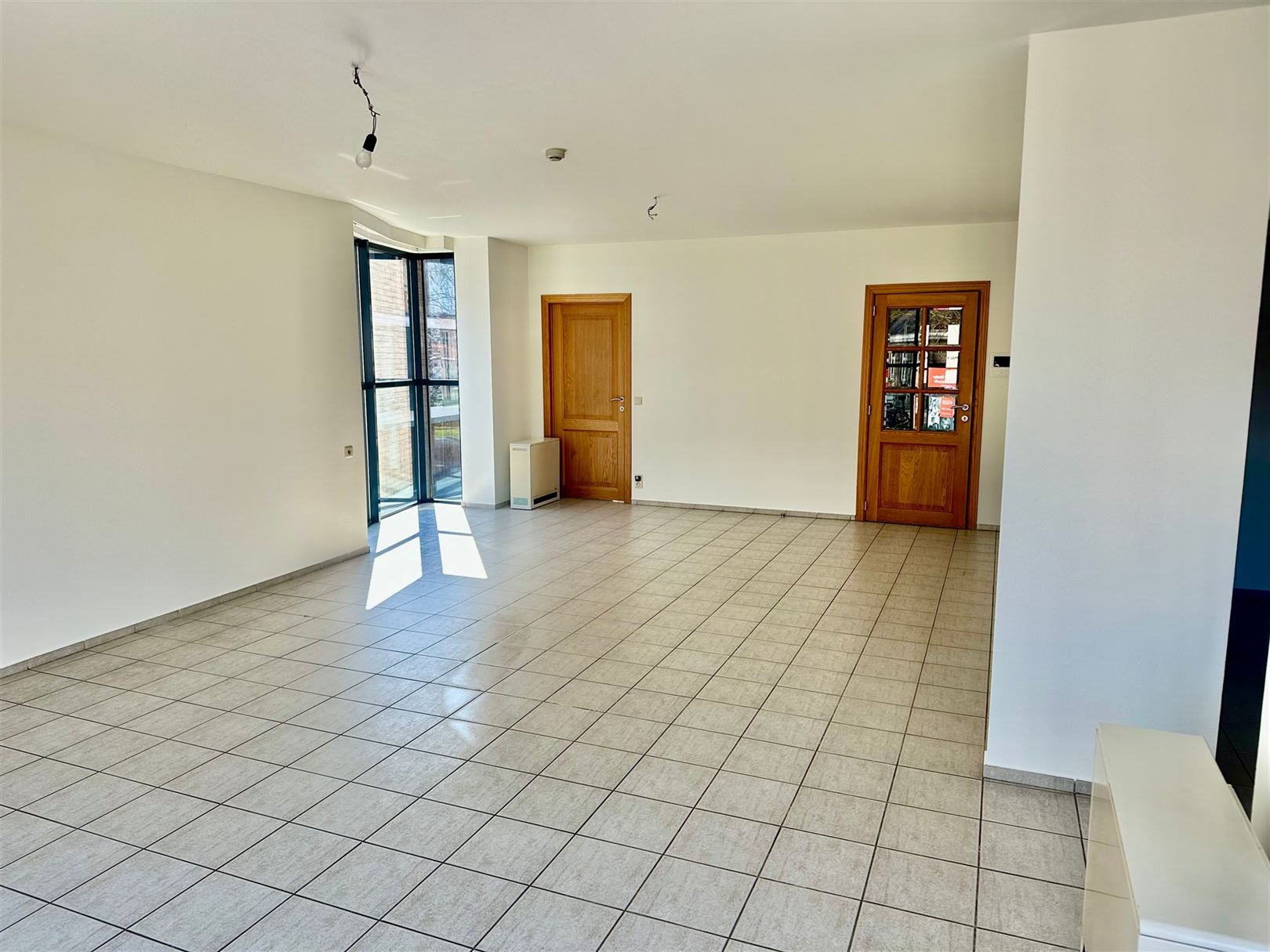 small-kitchen-with-window