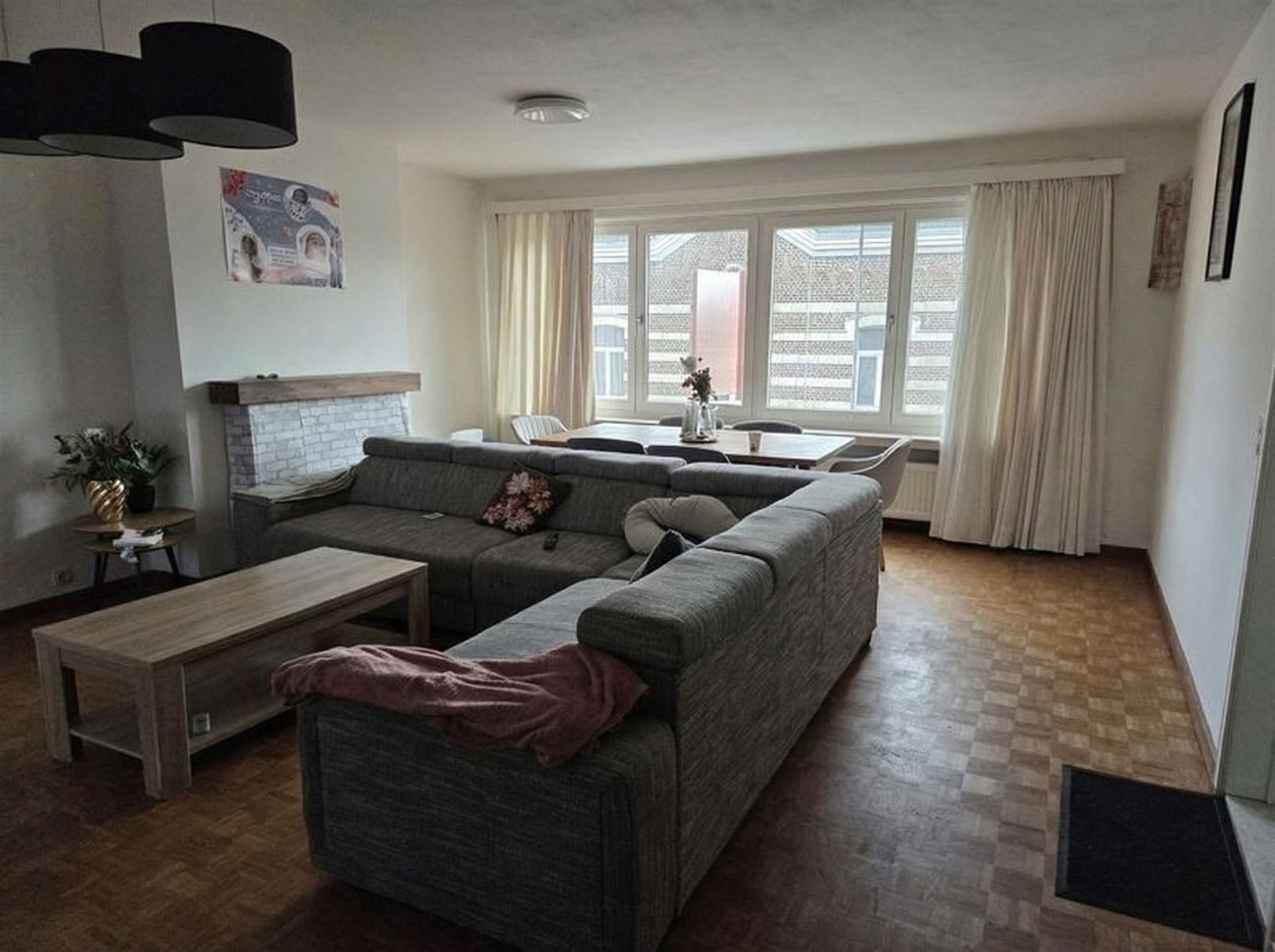 gezellige-woonkamer-met-eetgedeelte