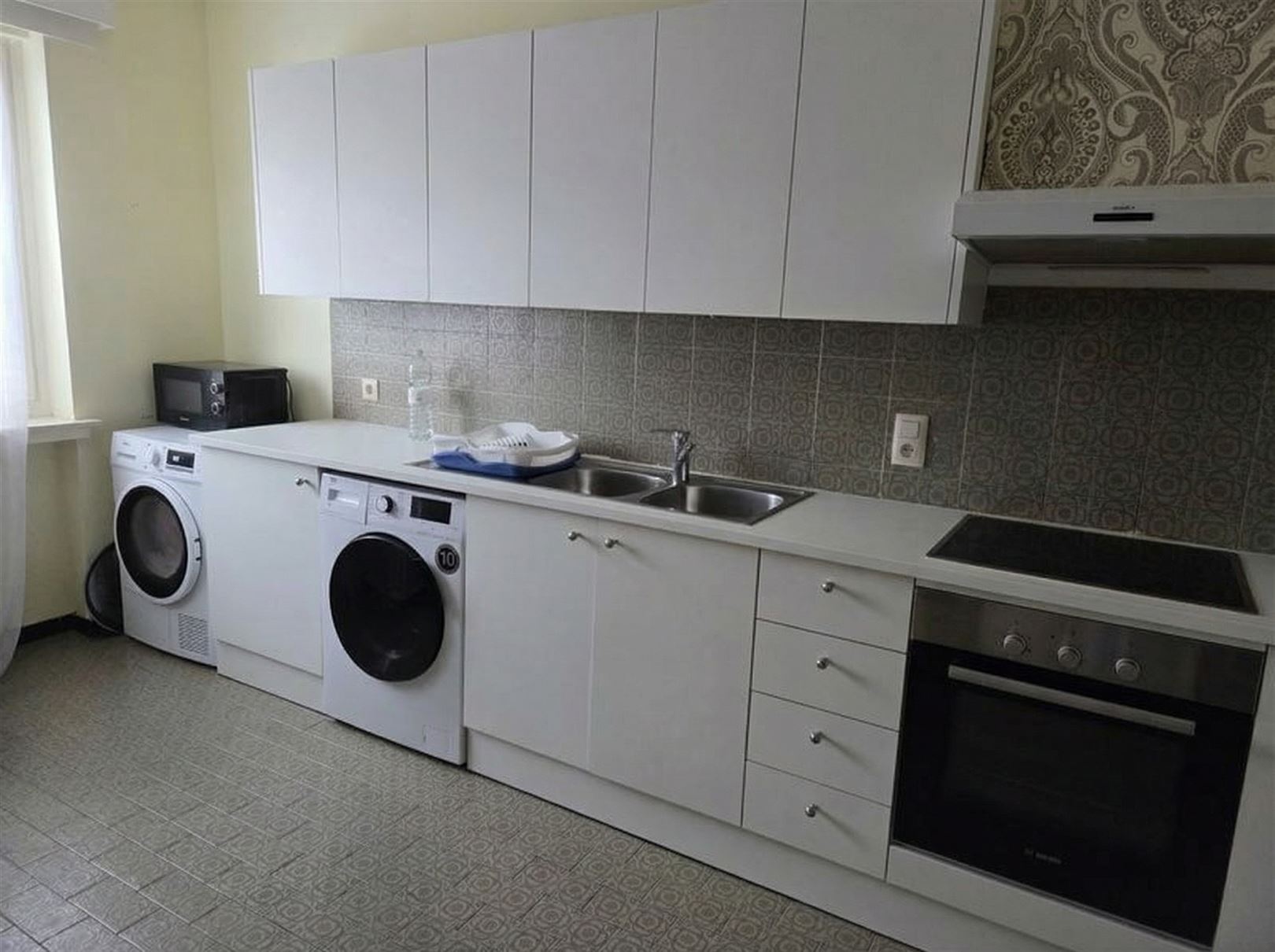 white-kitchen-interior