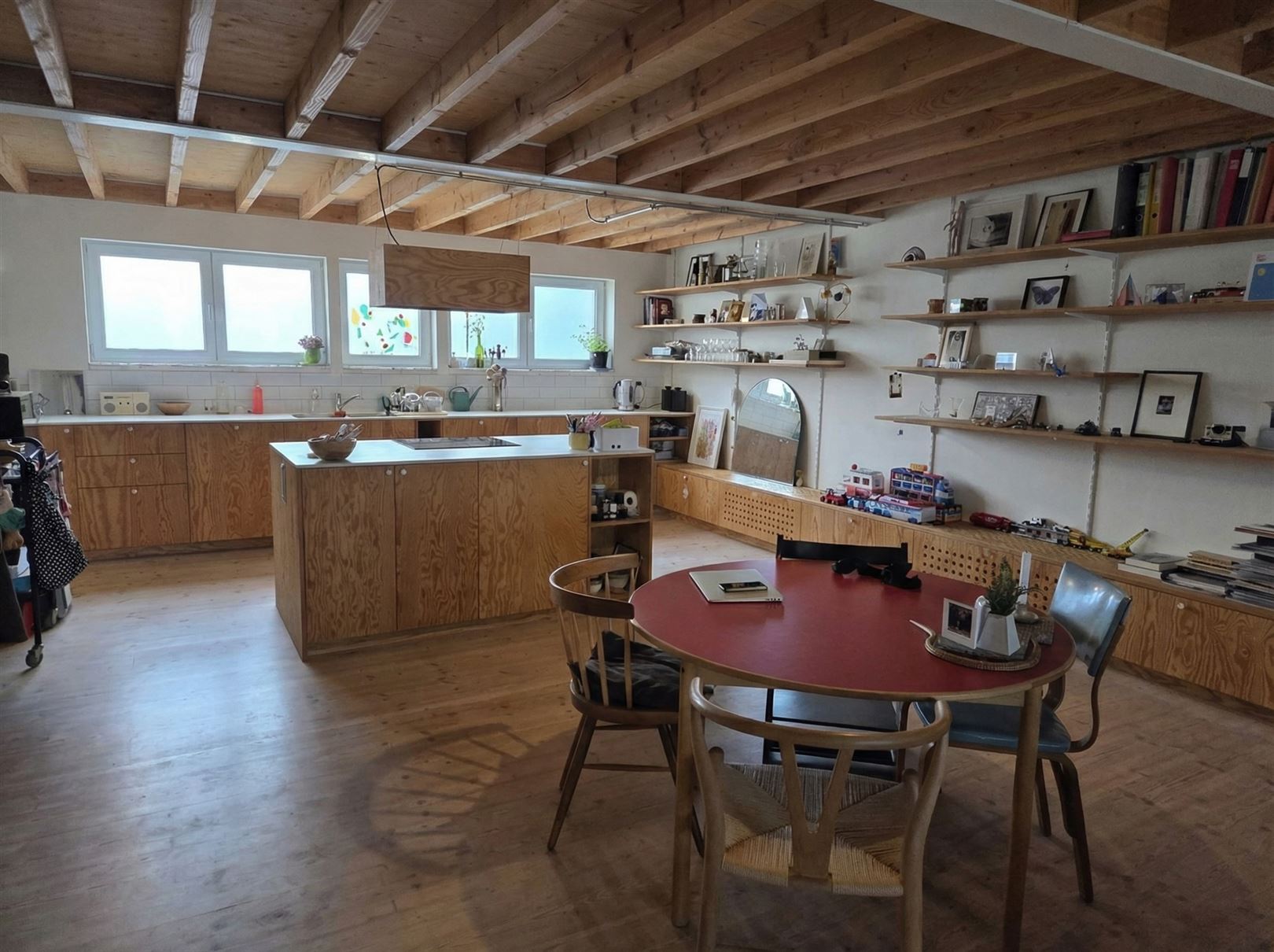 gezellige-keuken-en-eetruimte