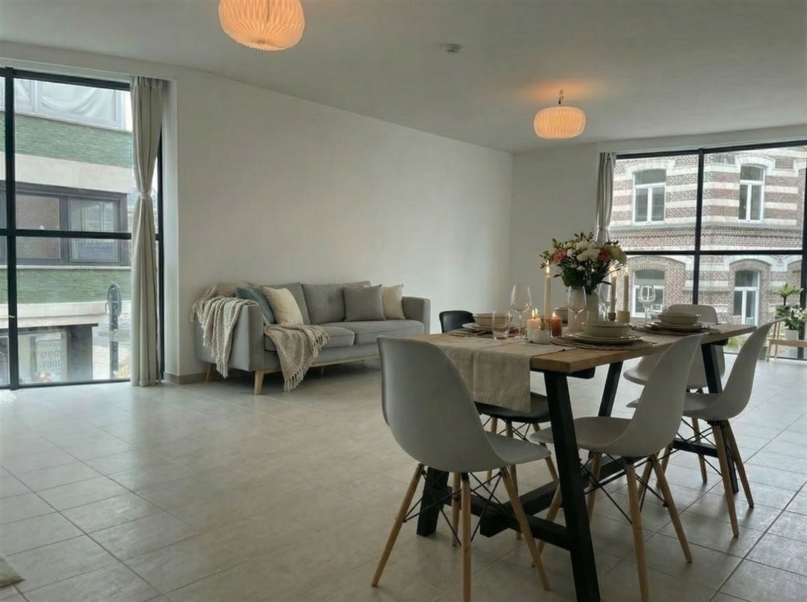 woonkamer-met-eettafel