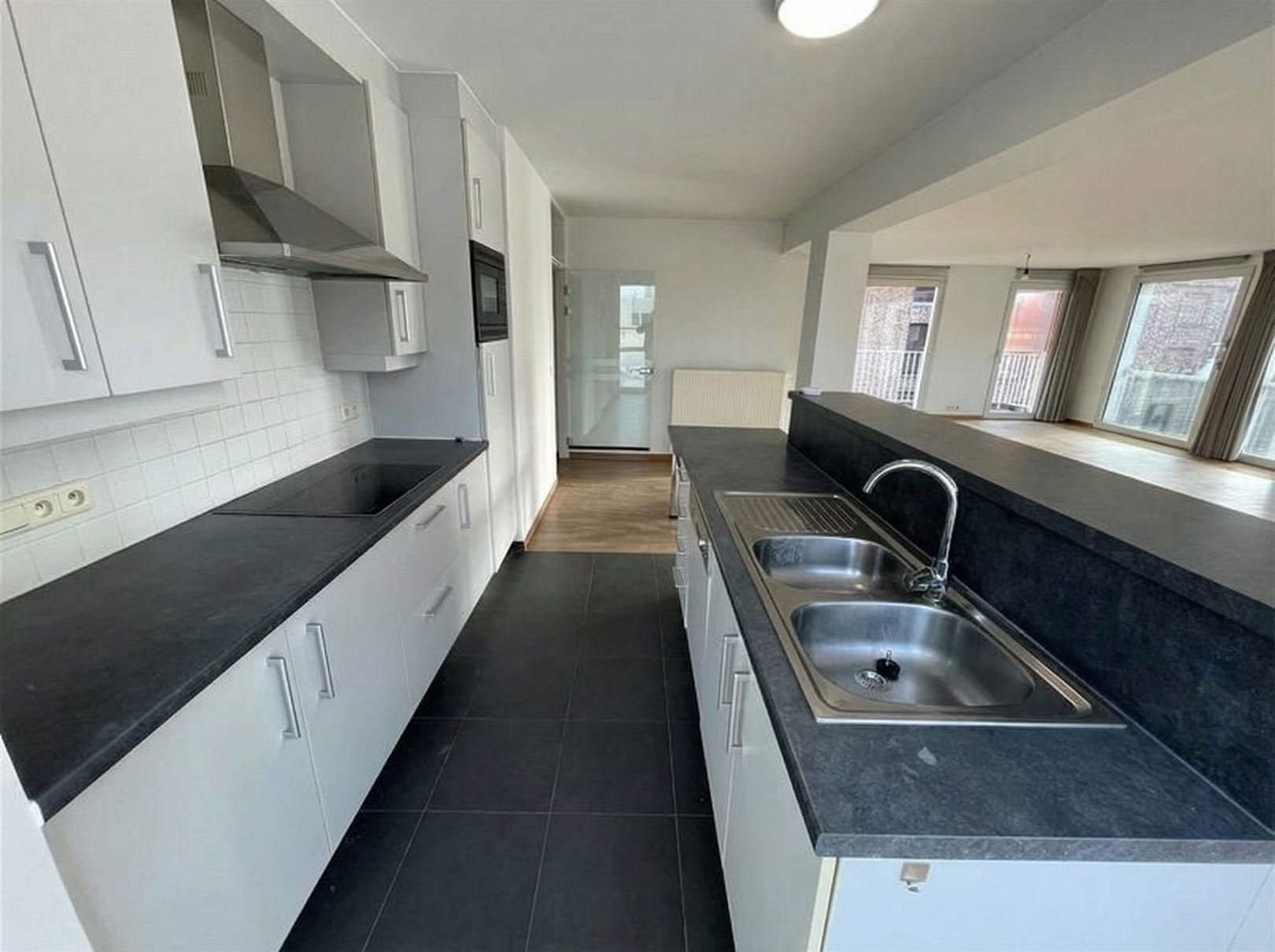 modern-kitchen-with-dark-countertop