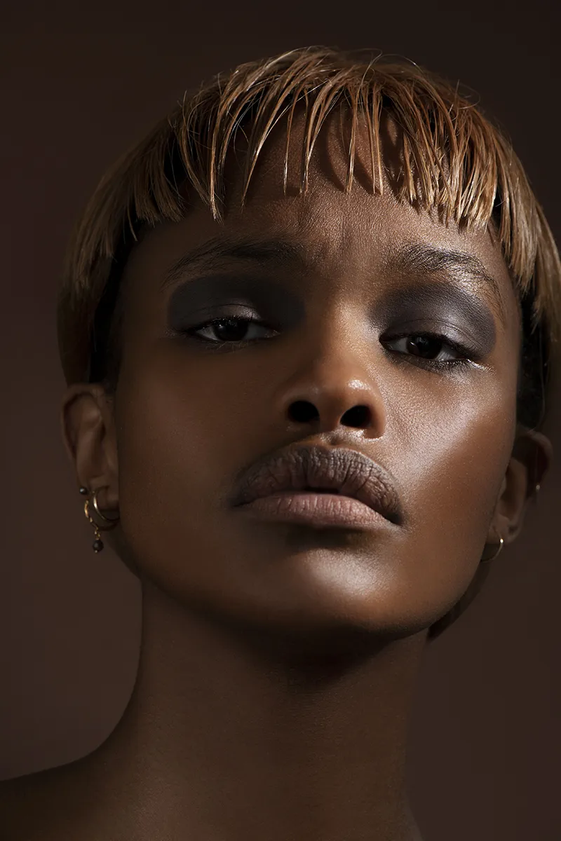 Adele — beautyfotografie door Lesley Hoste