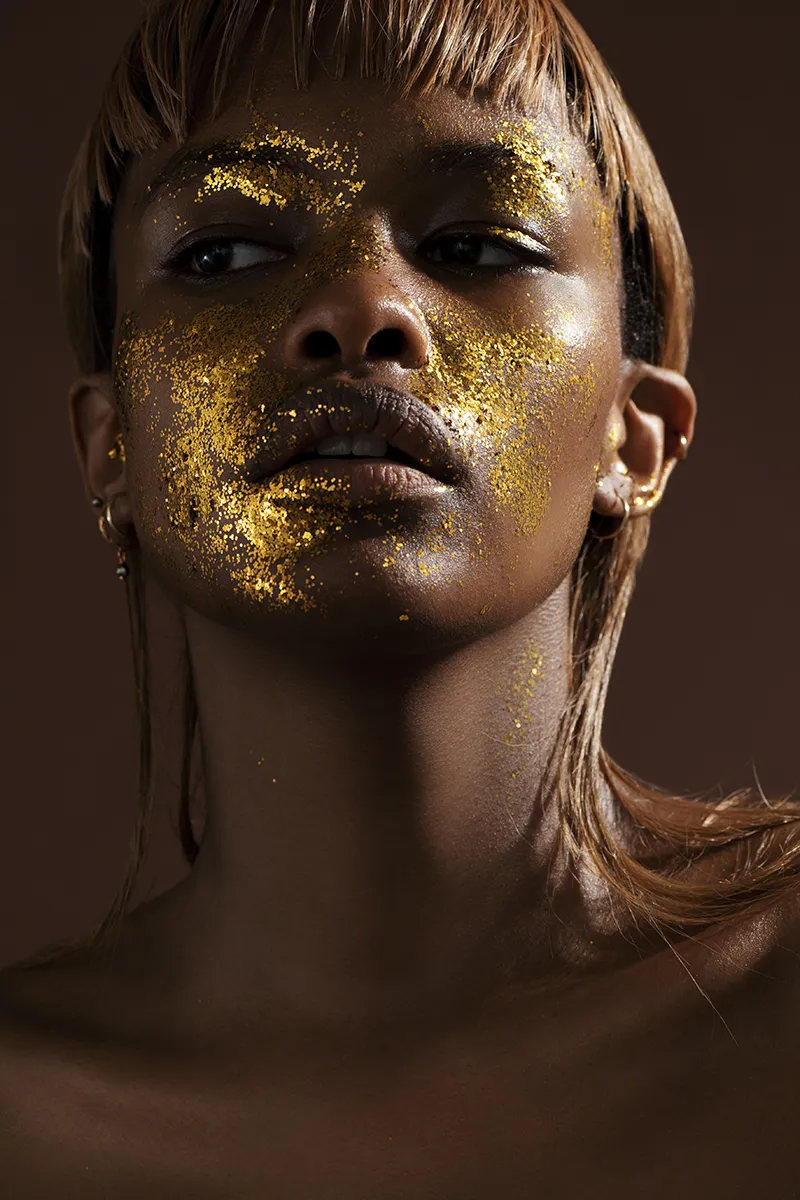 Adele — beautyfotografie door Lesley Hoste