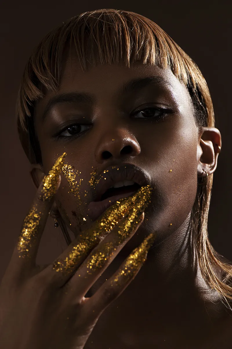 Adele — beautyfotografie door Lesley Hoste