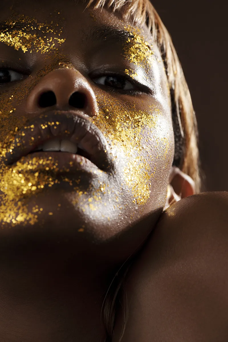 Adele — beautyfotografie door Lesley Hoste