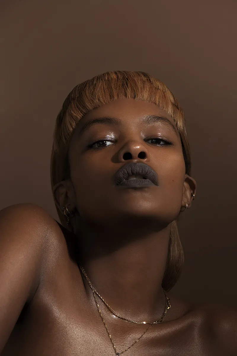 Adele — beautyfotografie door Lesley Hoste