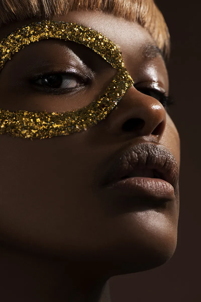 Adele — beautyfotografie door Lesley Hoste