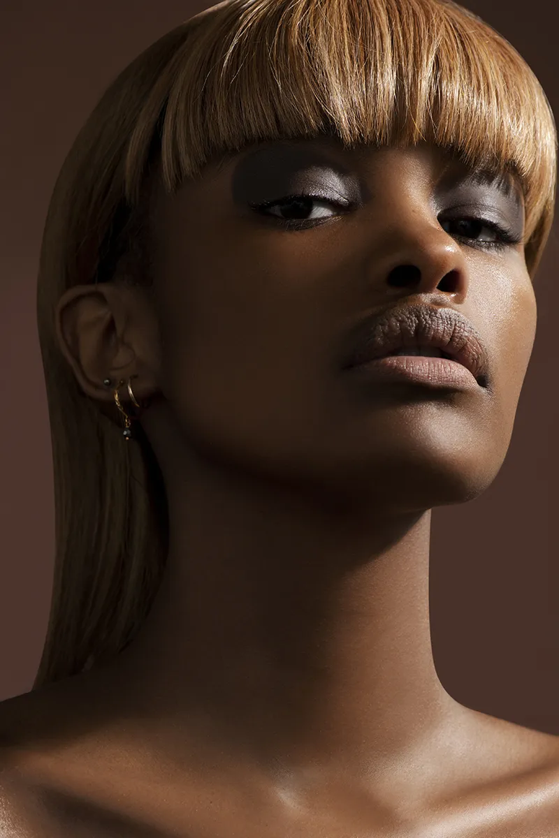 Adele — beautyfotografie door Lesley Hoste
