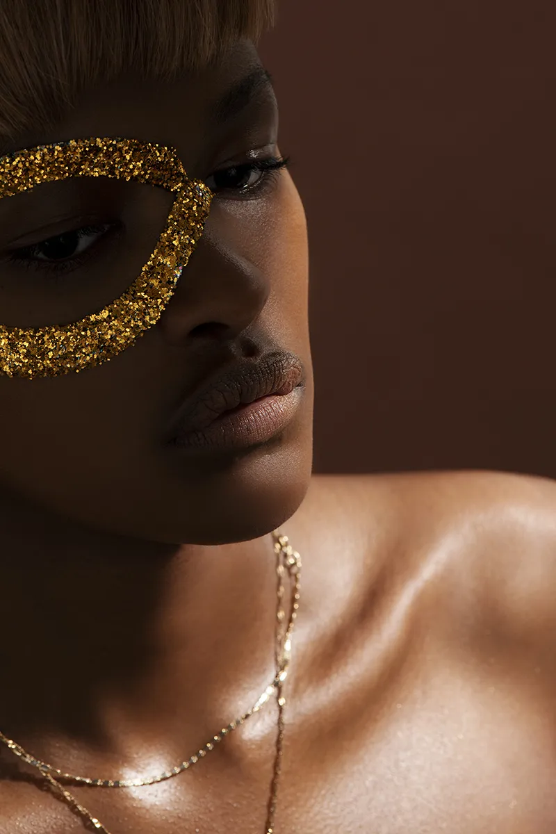 Adele — beautyfotografie door Lesley Hoste
