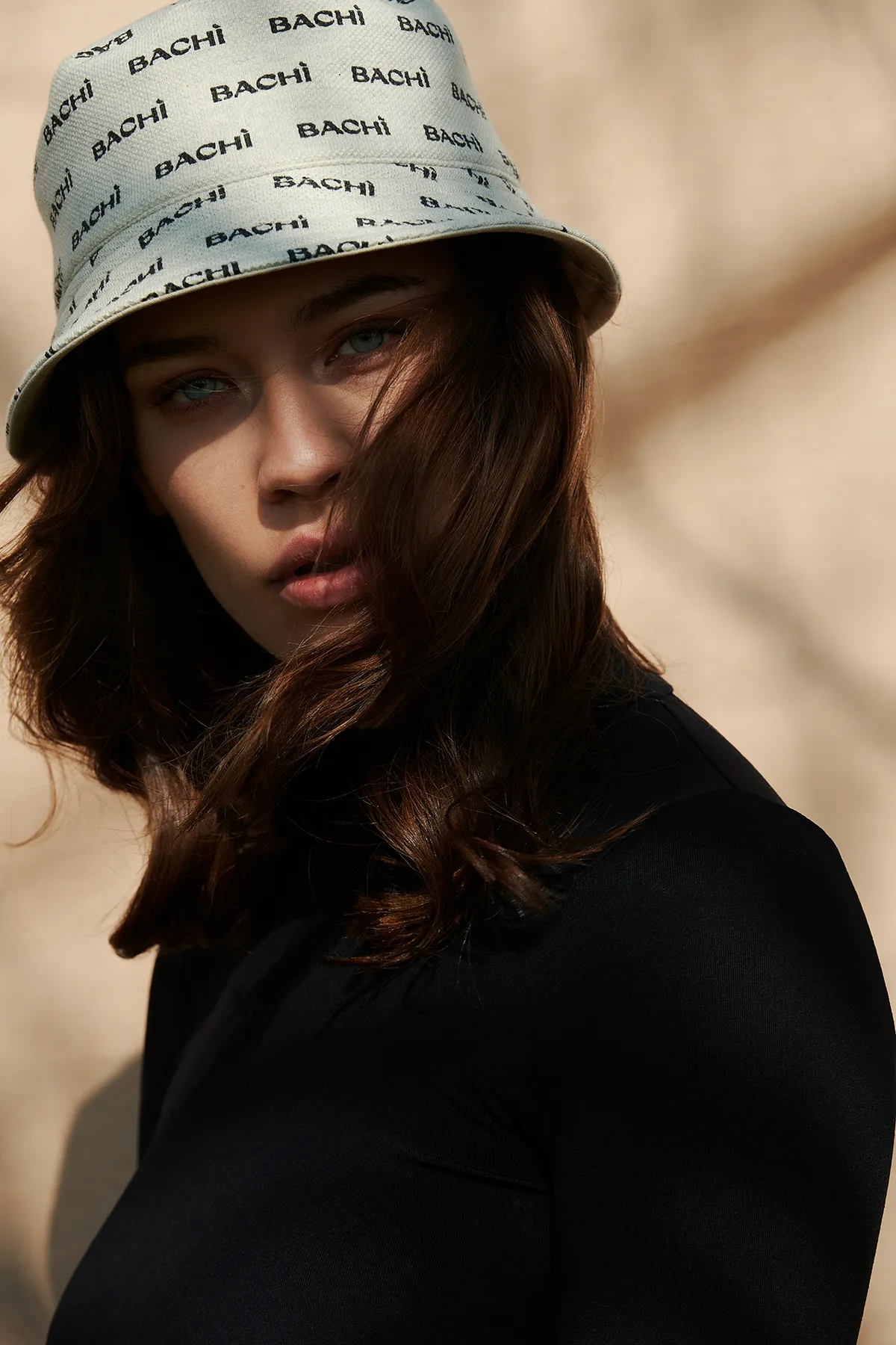 Bachì — fashionfotografie door Lesley Hoste