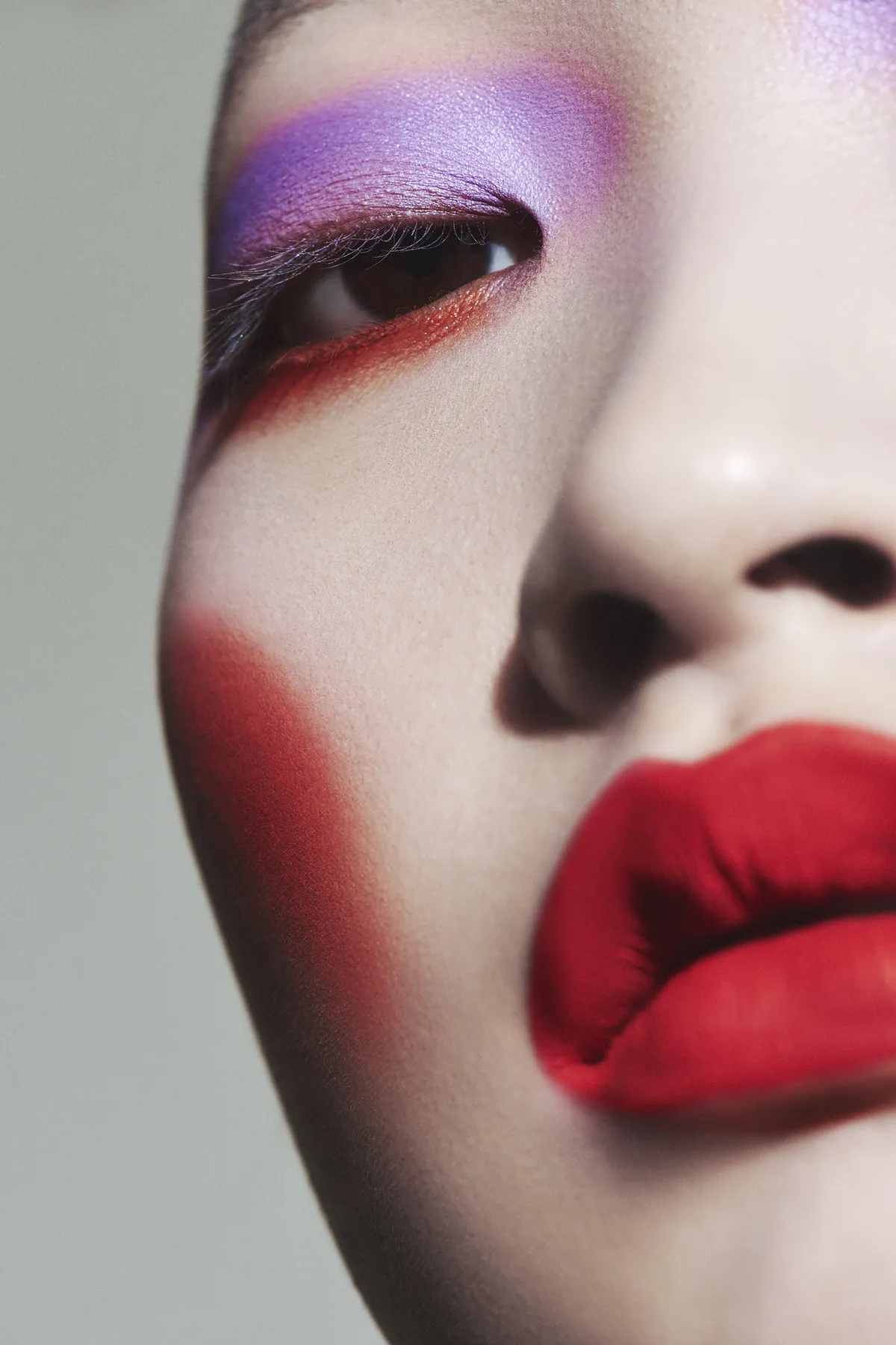 Mirror Mirror 17 — beautyfotografie door Lesley Hoste