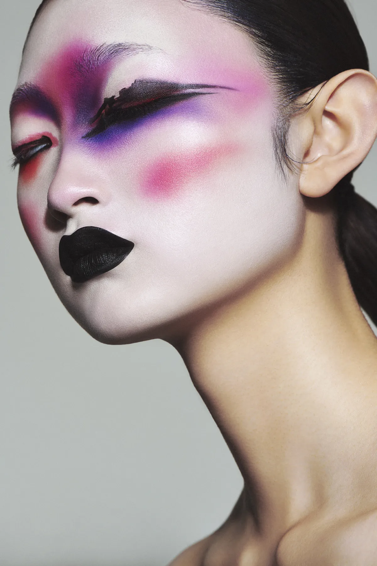 Mirror Mirror 17 — beautyfotografie door Lesley Hoste